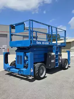 Montacargas Todo Terreno 2016  Genie GS-4390RT (3)