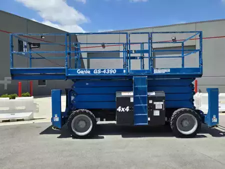 Montacargas Todo Terreno 2016  Genie GS-4390RT (7)