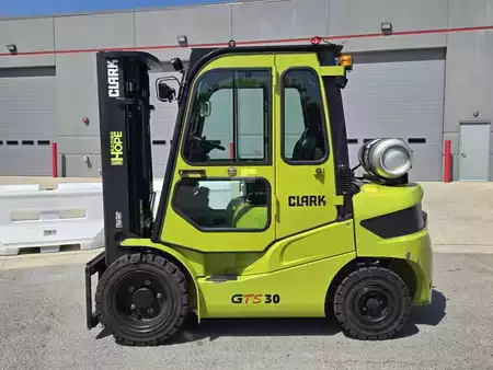 Propane Forklifts 2023  Clark GTS30 (1)