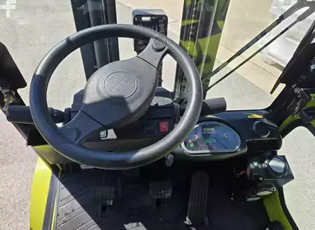 Propane Forklifts 2023  Clark GTS30 (14)