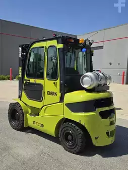 Propane Forklifts 2023  Clark GTS30 (2)
