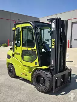 Propane Forklifts 2023  Clark GTS30 (4)