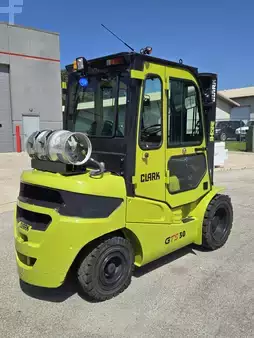 Propane Forklifts 2023  Clark GTS30 (5)