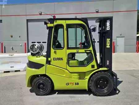 Propane Forklifts 2023  Clark GTS30 (6)