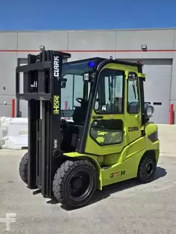 Propane Forklifts 2023  Clark GTS30 (7)