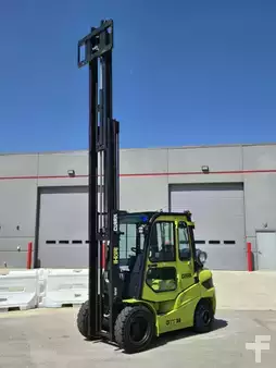 Propane Forklifts 2023  Clark GTS30 (8)