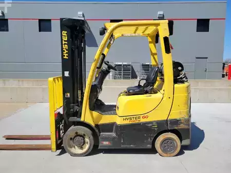 Propane Forklifts 2016  Hyster S60FT (1)