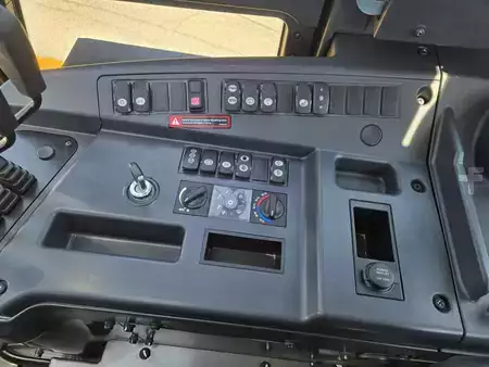 Diesel Forklifts 2024  Hyundai 160D-9 (8)