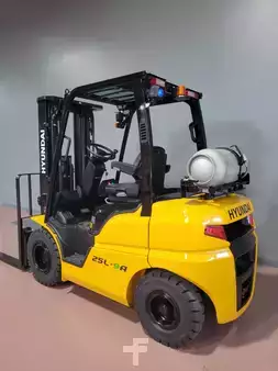 Propane Forklifts 2023  Hyundai 25L-9A (2)
