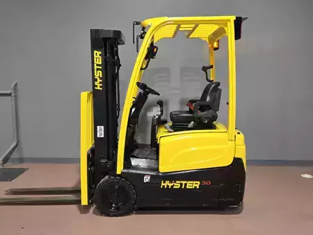 Turret Truck 2022  Hyster J30XNT (1)