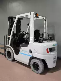 Montacargas GLP 2024  Unicarriers MP1F2A25DV (2)