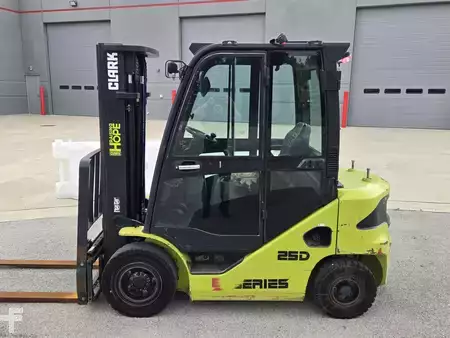 Diesel Forklifts 2022  Clark S25D (1)