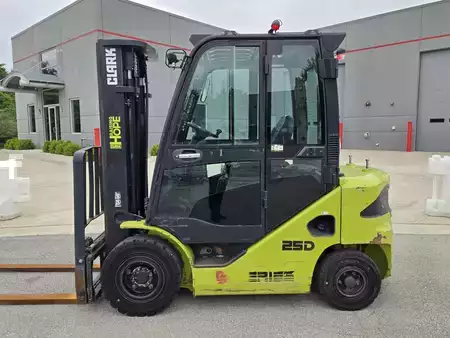 Diesel Forklifts 2022  Clark S25D (1)