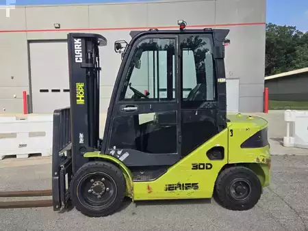 Diesel Forklifts 2022  Clark S30D (1)
