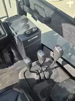 Diesel Forklifts 2022  Clark S30D (12)