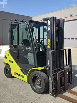 Diesel Forklifts 2022  Clark S30D (4)
