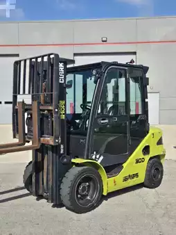 Diesel Forklifts 2022  Clark S30D (7)