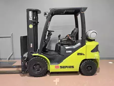 Montacargas GLP 2021  Clark S25L (1)