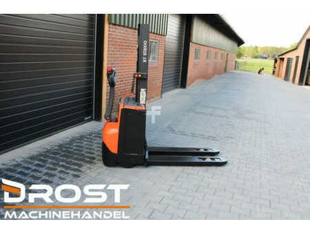 Stacker pedestre 2009  BT Toyota SWE 080L stapelaar elektrische (1)