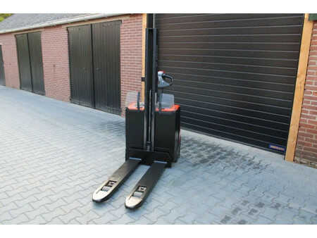 Stacker pedestre 2009  BT Toyota SWE 080L stapelaar elektrische (4)