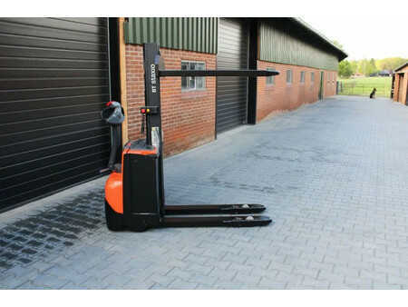 Stacker pedestre 2009  BT Toyota SWE 080L stapelaar elektrische (6)
