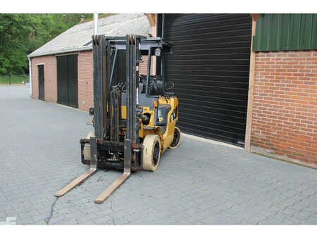 Gázüzemű targoncák 2016  CAT Lift Trucks 25 heftruck lpg 3 delige mast sideshift (5)