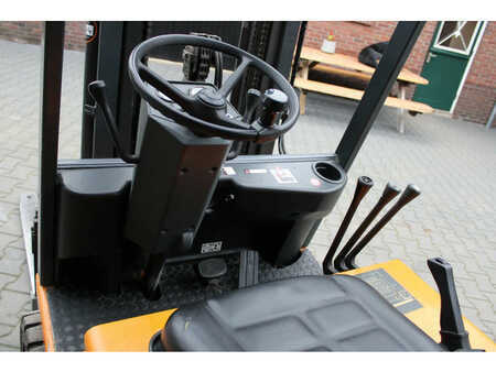 Electric - 4 wheels - Still r50 15 heftruck elektrische triple sidesift met maar 7147 uur (10)