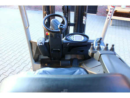 Elektromos 3 kerekű 2017  Still RX20 20 heftruck elektrische triplex lepelverstelling sideshift (12)