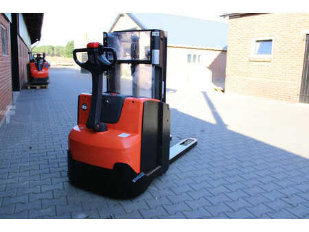Gerbeurs 2010  Toyota SWE200d stapelaar elektrische met pompwagen functie (2)