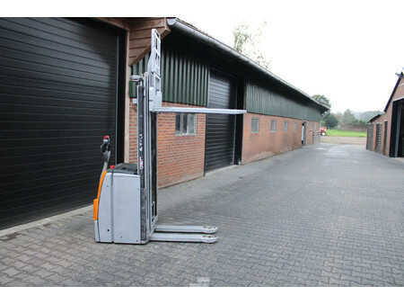 Ruční vysokozdvižný vozík 2016  Still exv16 stapelaar nieuwe accu elektrische triplex freelift (7)