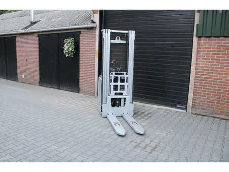 Ruční vysokozdvižný vozík 2016  Still exv16 stapelaar nieuwe accu elektrische triplex freelift (4)