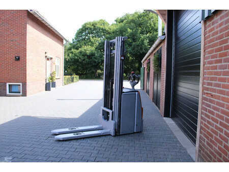 Stacker pedestre 2016  Still exv16 stapelaar elektrische triplex freelift (3)