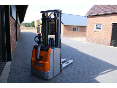 Stacker pedestre 2016  Still exv16 stapelaar elektrische triplex freelift (6)