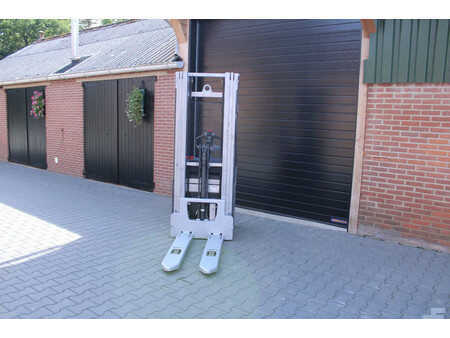Stacker pedestre 2016  Still exv16 stapelaar elektrische triplex freelift (7)