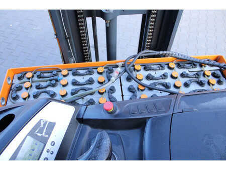 Chariots à mât rétractable 2016  Still FM-X10 reachtruck elektrische triplex sideshift freelift (8)