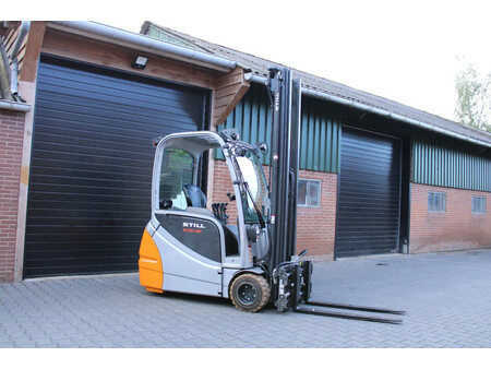 Sähkö - 3 pyör 2017  Still RX20 20 heftruck elektrische accu 88% triplex lepelverstelling sideshift (1)