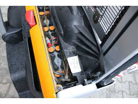 Stapelaars 2015  Still EXV12 stapelaar elektrische triplex 1617 uur (11)