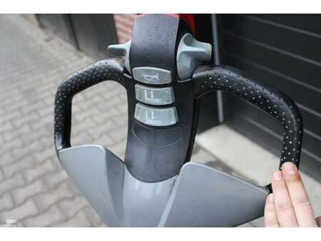 Stapelaars 2015  Still EXV12 stapelaar elektrische triplex 1617 uur (9)