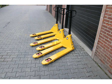 Ruční paletový vozík 2025  NIEUWE hand palletwagen hevermogen 2500kg (3)