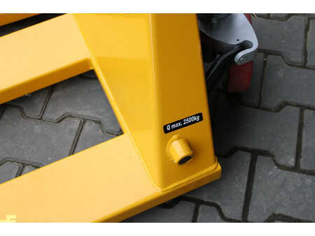 Ruční paletový vozík 2025  NIEUWE hand palletwagen hevermogen 2500kg (4)