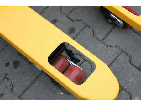 Ruční paletový vozík 2025  NIEUWE hand palletwagen hevermogen 2500kg (9)