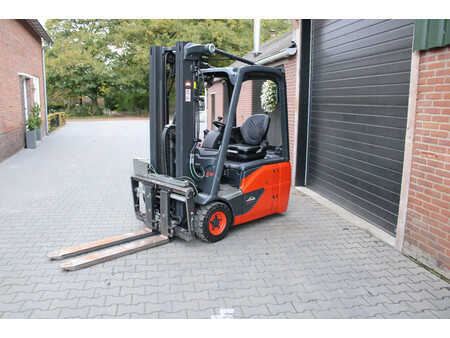 El Truck - 3-hjul 2019  Linde E16 heftruck elektrische triplex sideshift lepelverstelling (4)