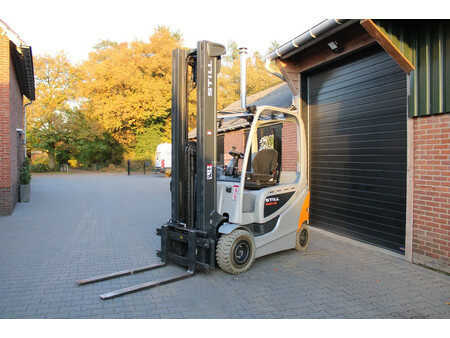 Chariots électriques à 4 roues 2016  Still RX60 25 heftruck elektrische triplex sideshift (2)