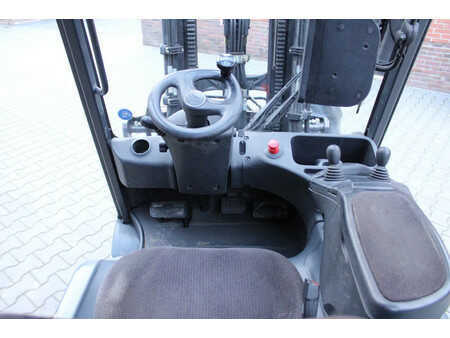 Chariots électriques à 4 roues 2014  Linde E25 heftruck elektrische triplex lepelversteling sidesift (14)