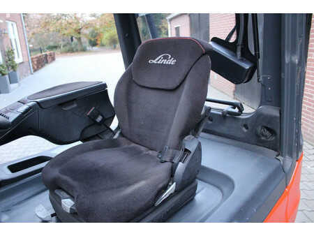 Chariots électriques à 4 roues 2014  Linde E25 heftruck elektrische triplex lepelversteling sidesift (15)