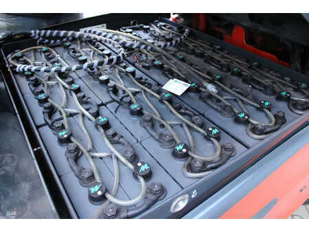 Chariots électriques à 4 roues 2014  Linde E25 heftruck elektrische triplex lepelversteling sidesift (19)