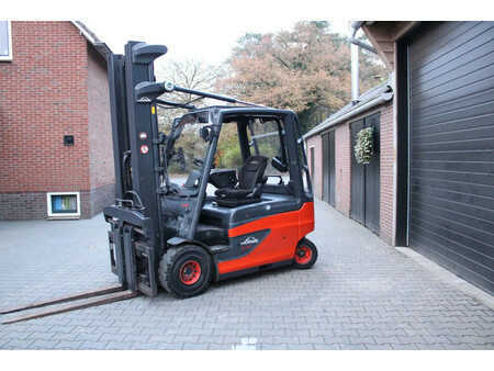 Chariots électriques à 4 roues 2014  Linde E25 heftruck elektrische triplex lepelversteling sidesift (2)