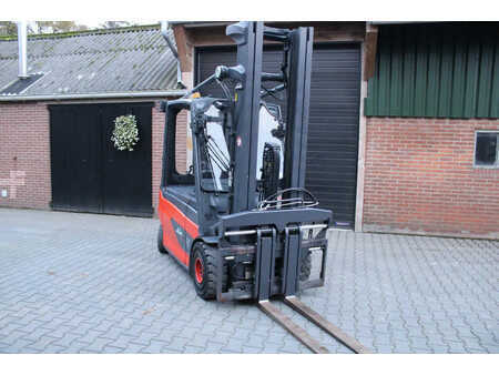 Chariots électriques à 4 roues 2014  Linde E25 heftruck elektrische triplex lepelversteling sidesift (7)
