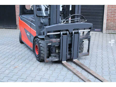 Chariots électriques à 4 roues 2014  Linde E25 heftruck elektrische triplex lepelversteling sidesift (8)