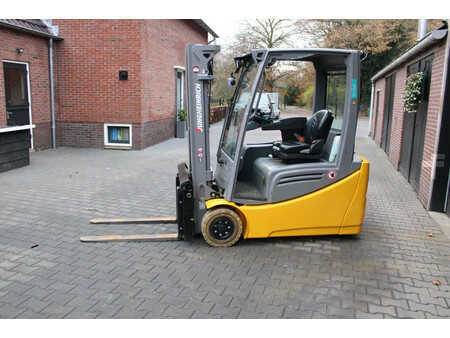 Electric - 3 wheels 2020  Jungheinrich EFG216 heftruck elektrische lepelverstelling triplex sideshift (2)